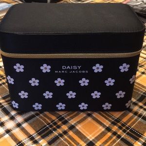Marc Jacobs Daisy makeup box